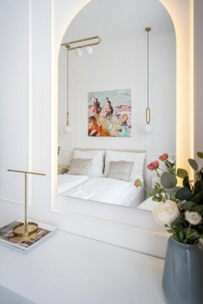 E13- Boutique Apartments, Best Location. By BQA